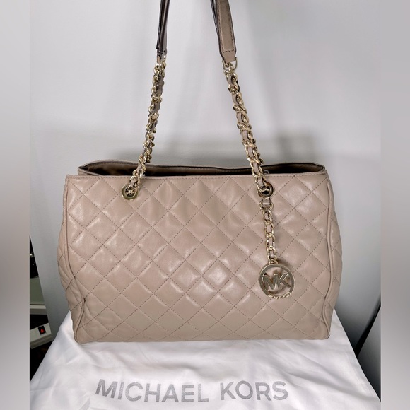 Michael Kors Handbags - MICHAEL KORS Lambskin Leather Tote Bag